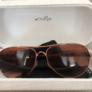 NIB Oakley feedback rose gold sunglasses